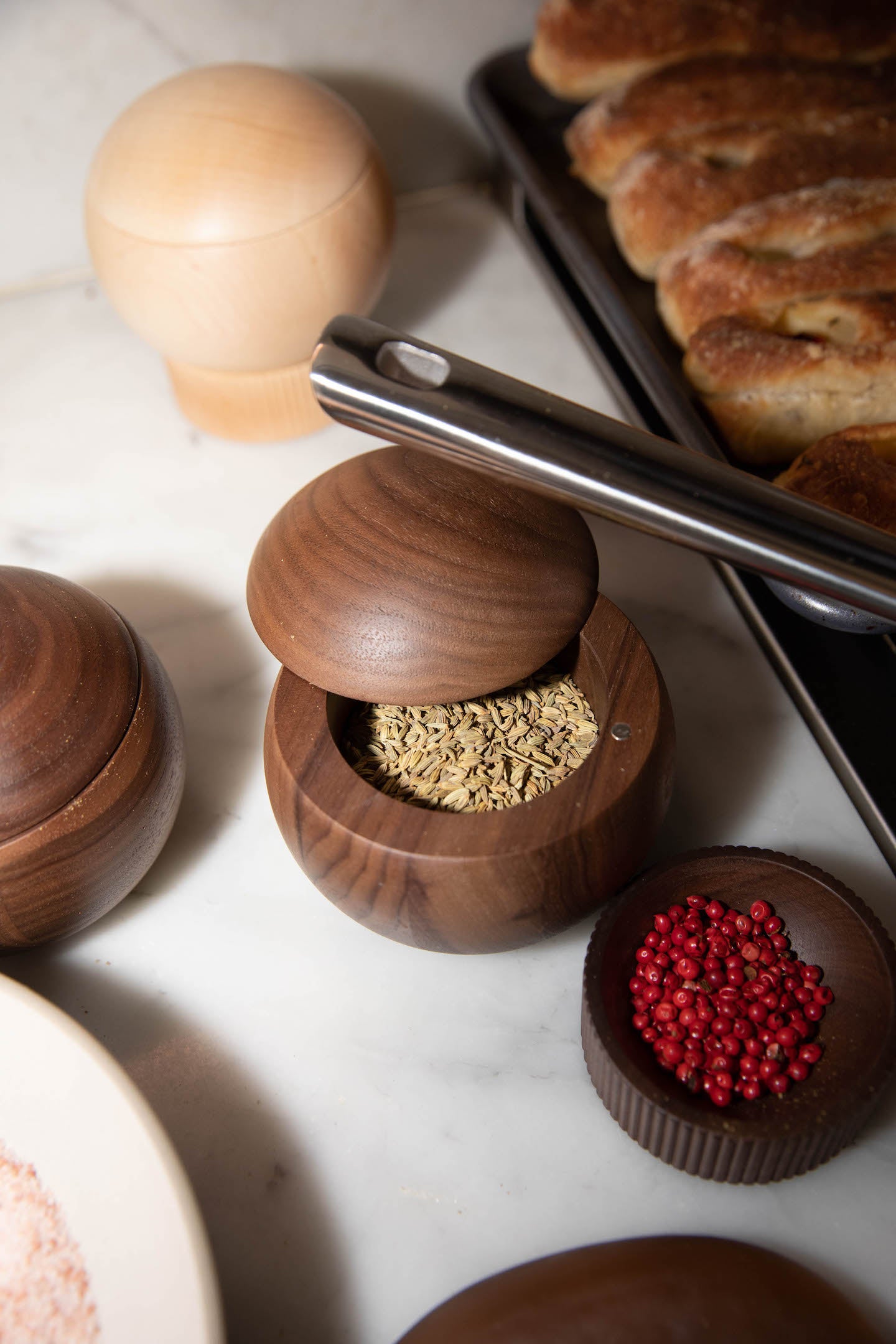 Lay your table for life.