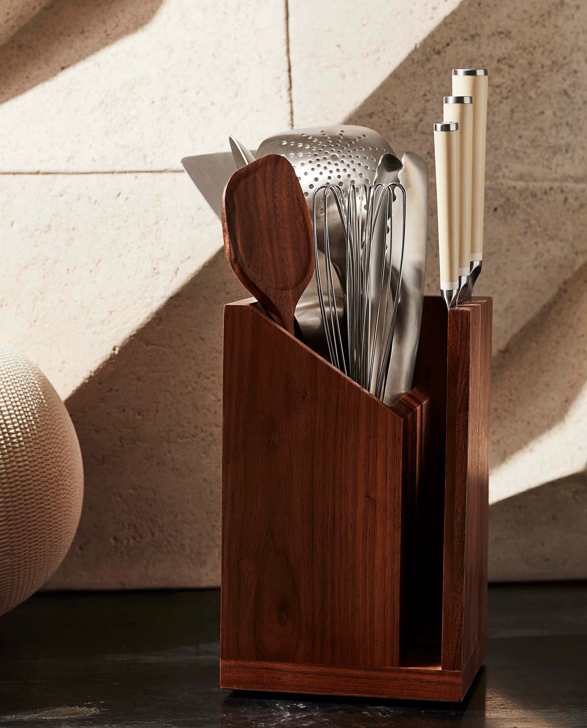 Lay your table for life.